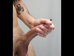  - Chico vergón se saca litros de semen de la verga enorme que tiene