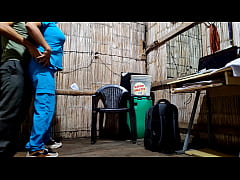  - ПАЦИЕНТ ПРИХОДИТ К СВОЕЙ МЕДСЕСТРЕ ДОМА И ЧУВСТВЕННО ЛАСИТ ЕЕ СВОИМ КАРЛИКОВЫМ ПЕНИСОМ. НАСТОЯЩЕЕ ДОМАШНЕЕ ПОРНО С МЕДСЕСТРЫ С ГОРЯЧИМИ ЯГОДИЦАМИ