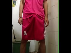  - Viietnam boy mắc tè xử luôn ra đồ mới mua