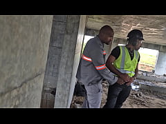  - Dois operários esperando todos irem embora pra transar no prédio em obra que eles trabalham, fetiche dos machos