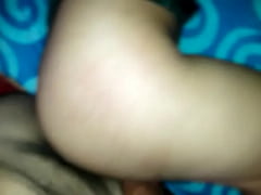  - le doy por el culo a mi amiga de bachiller mientras le dedeo la vagina