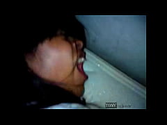  - ¡Ay, me equivoqué de hoyo?.. Perdón vecina!, pero usted me prometió el culo y ahora me cumple, porque yo debo complacer a mis fans.