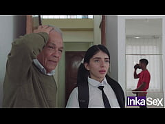  - Colegiala jovencita y  padrastro descubren a su novio masturbándose con su tanga y recibe duro anal