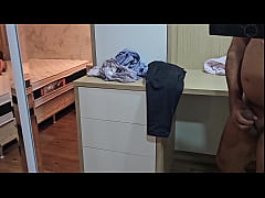  - Peguei minha esposa no espelho com o motoboy em nosso apartamento