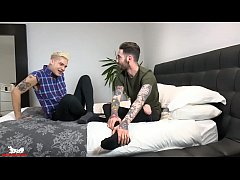  - Badpuppy's Mickey Taylor pounds Frankie Quinn