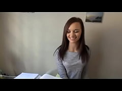  - WHO IS SHE ??? Jeune française sondée à domicile