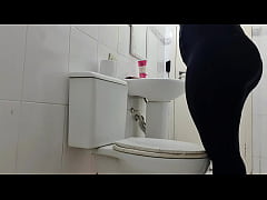  - Funcionário de clínica dentária foi preso ao colocar câmera no banheiro feminino . Veja se ela não é  da sua familia