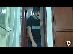  - FAMILIA PERVETIDA TABOO, LA HERMANASTRA DE DYLAN SE ESTABA CAMBIANDO SU ROPA INTERIOR EN SU CUARTO Y LLEGO SU HERMANASTRO SIN PERMISO Y LA VIO DESNUDA - PORNO EN ESPANOL-