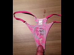  - Acabando en las pantys de una usuaria de Xvideo Cum in an xvideo's girl's pantys