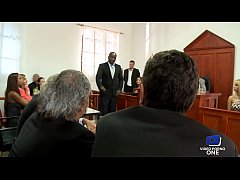  - Ces belles salopes se font baiser devant le juge au tribunal