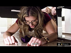  - Chaude MILF Cory Chase Mange et Doigte la Chatte de Laney Grey - SOUS-TITRES FRANÇAIS