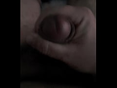  - Gordito heterocurioso masturbandose y acabando rico