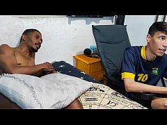  - DOTADÕES DE 25CM E 24CM FODERAM O RABO DO AMIGO SEM PENA E ENCHERAM O CU DELE DE LEITE (COMPLETO PELO LINK NA FOTO DE CAPA)