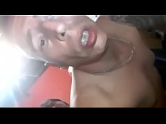  - Por la cola