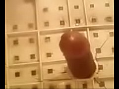  - verga sale un rato de su hueco para masturbarse