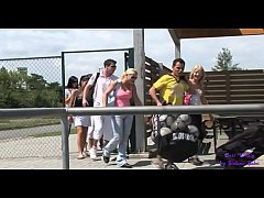  - Squadra di calcio femminile scopano tutte insieme negli spogliatoi