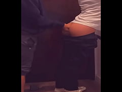  - El repartidor de pizza me folla sin compacion