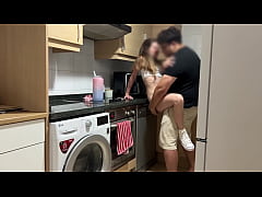  - Mientras hablo por telefono con mi novio , mi padrastro me come el coño y me folla bien duro hasta se corre dentro creampie