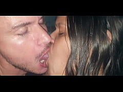  - Desafio do beijo na balada quem gozar primeiro perde . Alemao Tatuador e Paty Bumbum