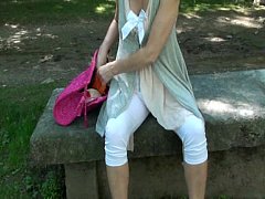  - CLEO DE MASTURBA Y SE HACE PIS.MPG