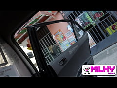  - Tetona Yorgelis Carrillo busca dulce o leche en publico a bordo de un taxi en halloween.......que le darías tú???