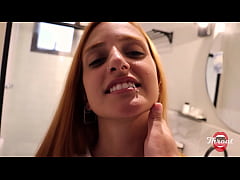  - Minha esposa saiu e eu coloquei a melhor amiga dela, uma ruiva peituda para mamar até leitar na boca da vadia, será que ela vai contar?