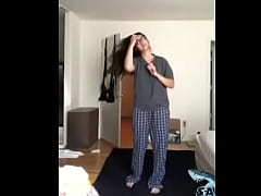  - पति के ऑफिस जाने के बाद भौस(चुत) मे डली ऊँगली