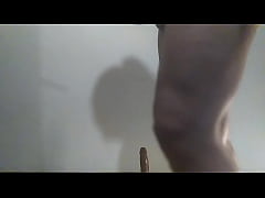  - Ts bourré joue avec un gode