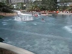  - Trasando na piscina