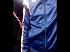  - Rascándose la verga