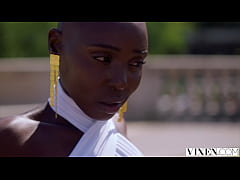  - VIXEN Model Zaawaadi leaves a lasting impression on Manuel
