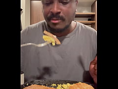  - Eat with me (McDonald’s breakfast food review)