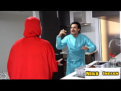  - हिजाबी मुस्लिम औरत ने पति को धोखा देकर हिन्दू लड़के से बुर चुदवाई