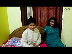  - Indian old aunty boobs show