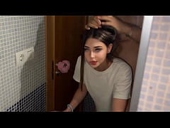  - Mi casero esta feliz porque así es como le pago la Renta , follando con hombre casado