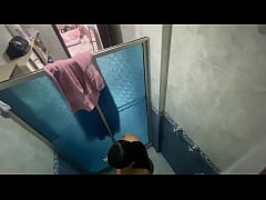  - Video REAL mi madrastra duchandose camara