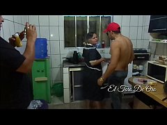  - Atrás das Câmeras !!! Empregada do Prazer ( Veja o que ela faz por um salario minimo de R$ 974 reais por mes) com Paty bumbum e Juninho Gogoboy