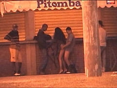  - Fazendo Sexo com Vários Desconhecidos no Quiosque da Praia