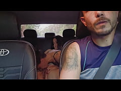  - MOTORISTA de aplicativo busca casal de lésbica na festa