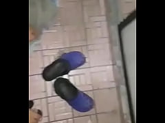  - Tocandome en el baño