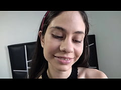  - Hijastra pervertida acosa a su padrastro