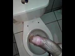  - Batendo uma na banheiro