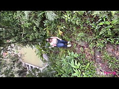  - Novinha vai pescar e acaba sendo fodida no mato, ficando com a bundinha cheia de leitinho quente - Aline Novak