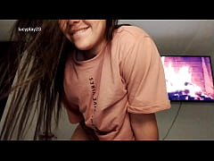  - Modelo colombiana arrecha masturbándose en su cuarto