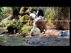  - PAREJA AMATEUR SE GRABA FOLLANDO CON SU HERMANASTRO EN EL RIO