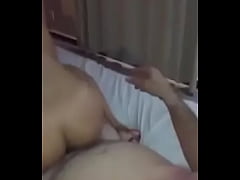  - Casada gostosa sentando e o corno filmando.