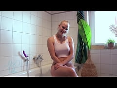  - New water-jet sextoy gives Lara-CumKitten orgasm!