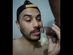  - Miren cuanta leche le saque!!!