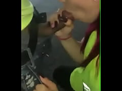 - Funcionária mamando o chefe no trabalho até sair leite.