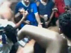  - Vadia chupa 100 rolas numa festa